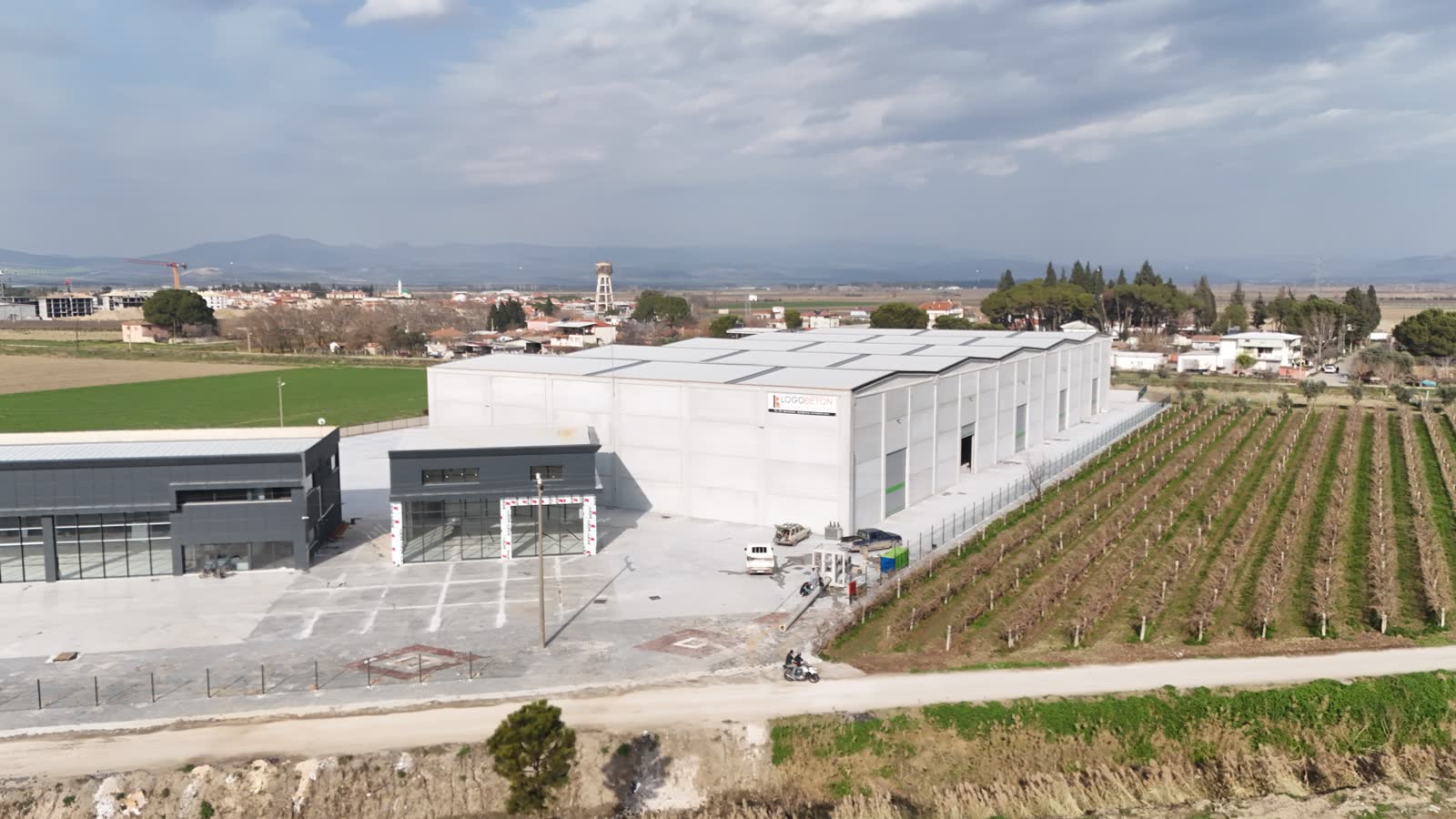 Osman Traktör tesisi — Şehzadeler, Manisa — fotoğraf 1